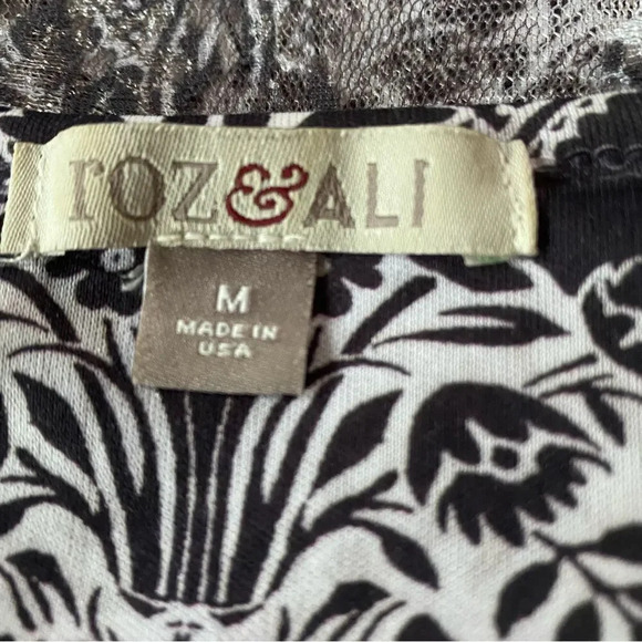 ROZ & Ali M Medium Top Shirt Gray Paisley V Neck Short Sleeve Lace Over P21 - Picture 6 of 8